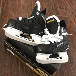 Bauer S140 NIB youth size 9 hockey skates